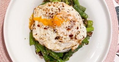 Rice with green asparagus and egg