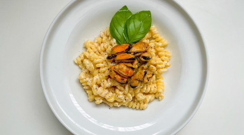 Creamy Parmesan Pasta with Mussels