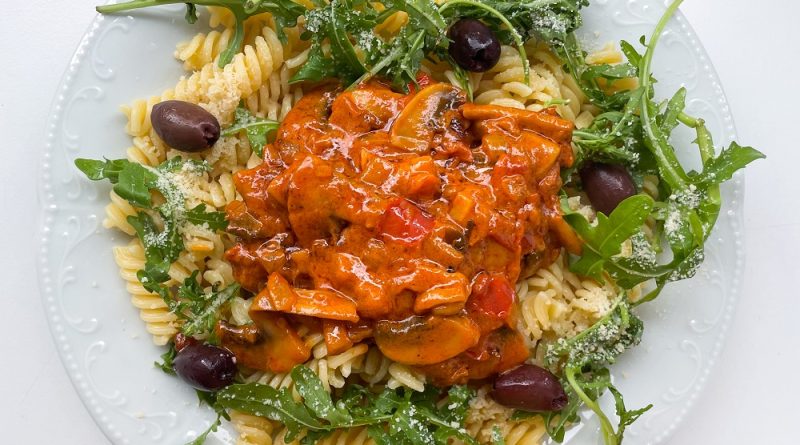 Creamy Champignon Pasta with Rucola
