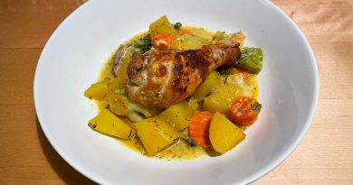 Baked Chicken with Turmeric Potatoes and Vegetables