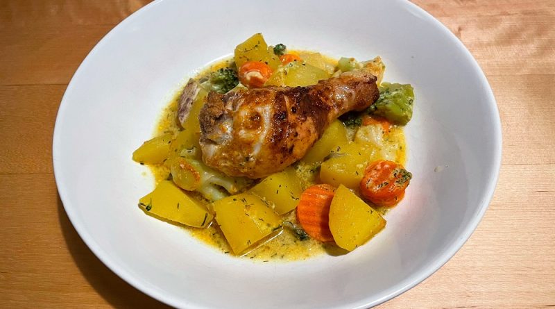 Baked Chicken with Turmeric Potatoes and Vegetables