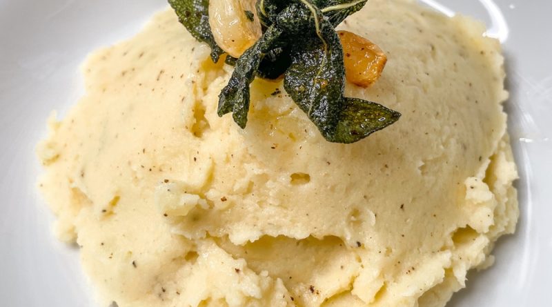 Buttery Garlic Mashed Potatoes with Sage