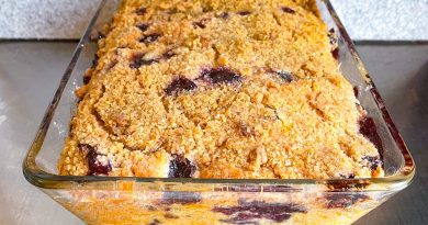 Blueberry Pie with Cinnamon Crumble