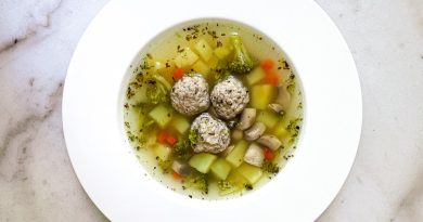 Light Vegetable Soup with Chicken Meatballs