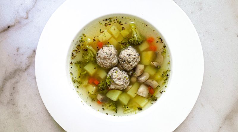 Light Vegetable Soup with Chicken Meatballs