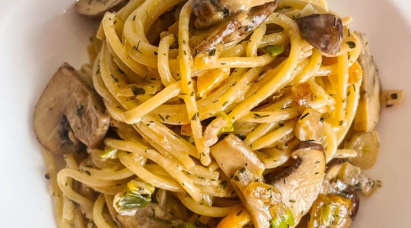 Creamy Mushroom Pasta with Spring Onion and Dill