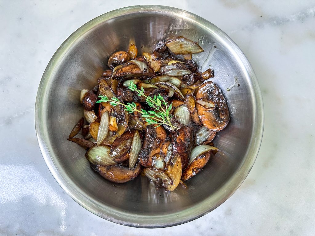 Champignons with Onions and Fresh Thyme