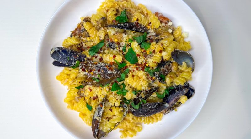 Creamy Pasta with Mussels and Champignons