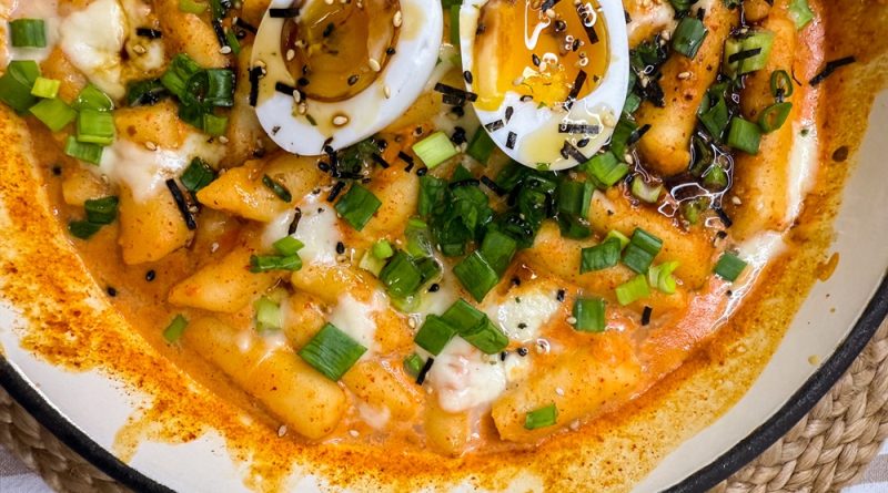 Creamy Tteokbokki with Cheese