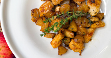 Chicken Breast with Apples, Onion & Thyme