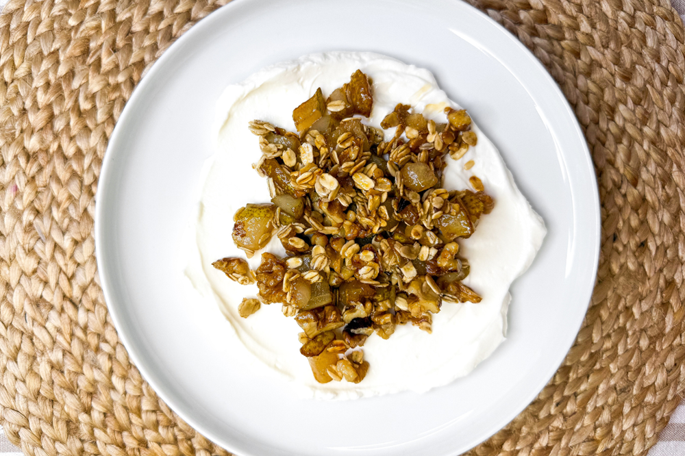 Greek Yogurt with Warm Pears, Walnuts & Oats